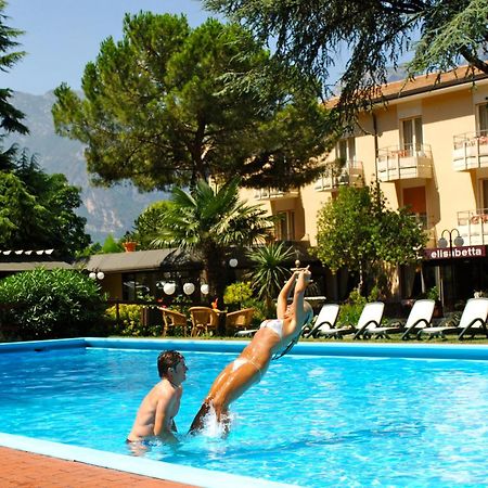 Hotel Elisabetta Torbole Sul Garda Екстер'єр фото