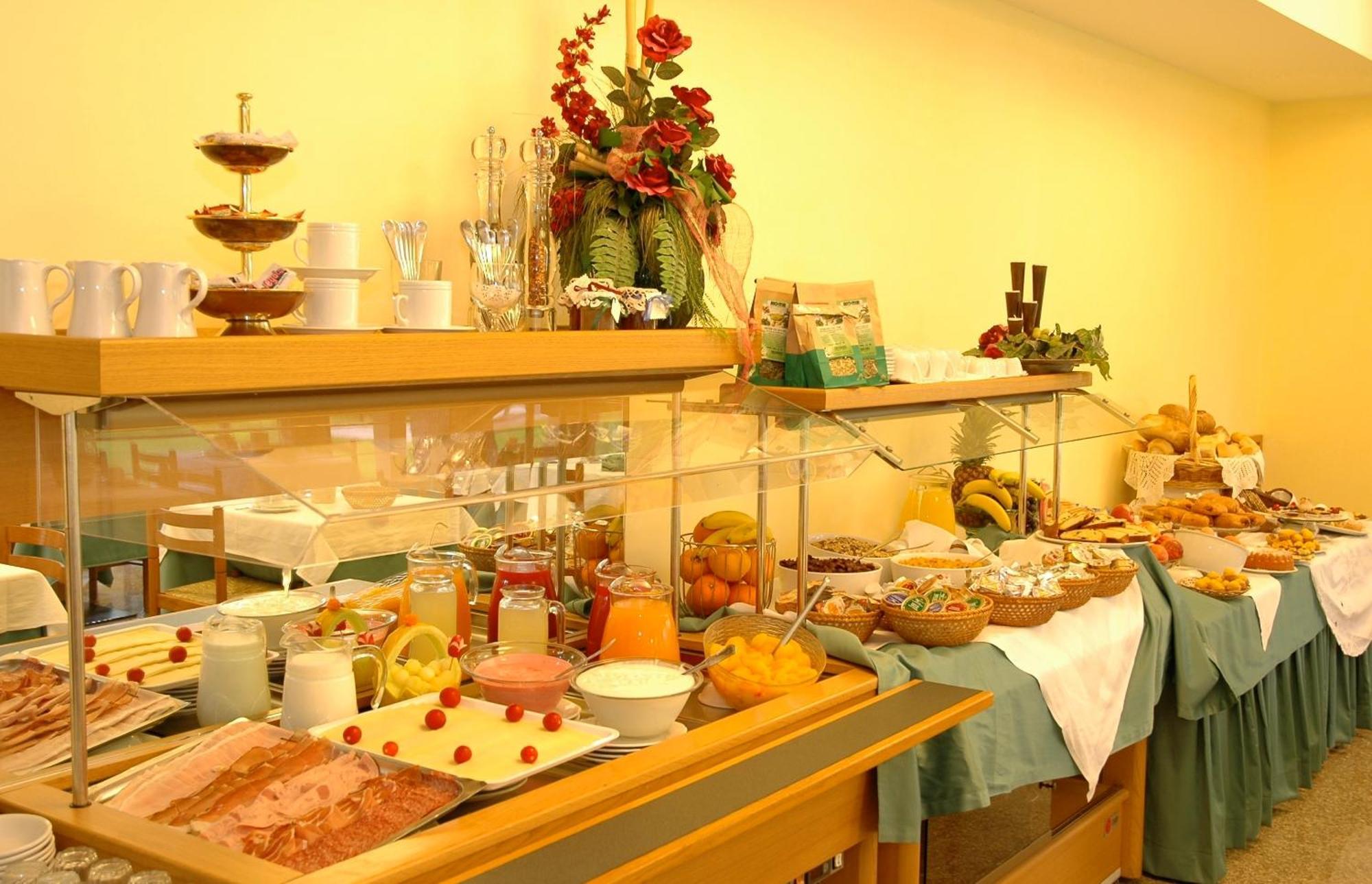 Hotel Elisabetta Torbole Sul Garda Екстер'єр фото