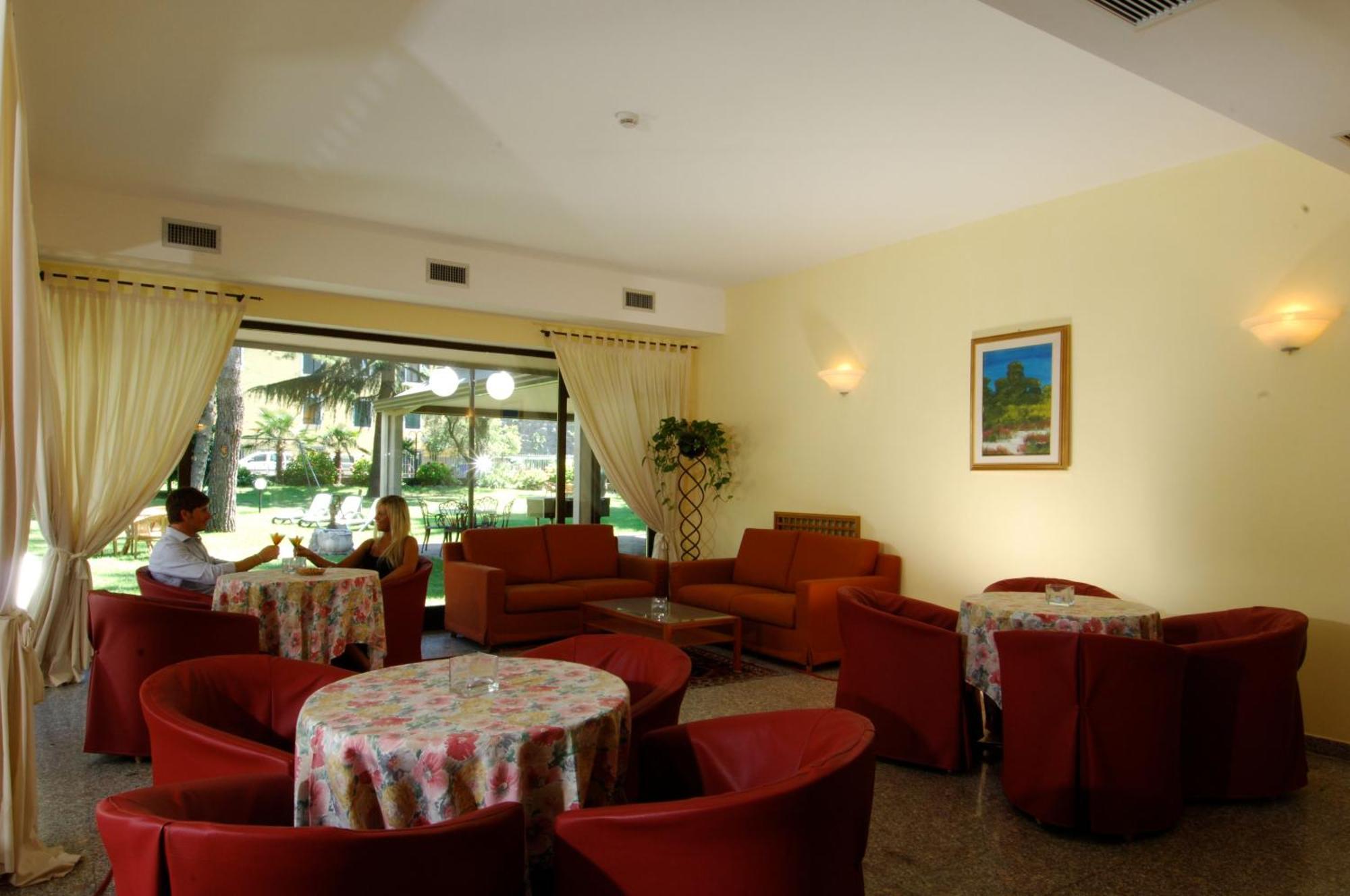 Hotel Elisabetta Torbole Sul Garda Екстер'єр фото