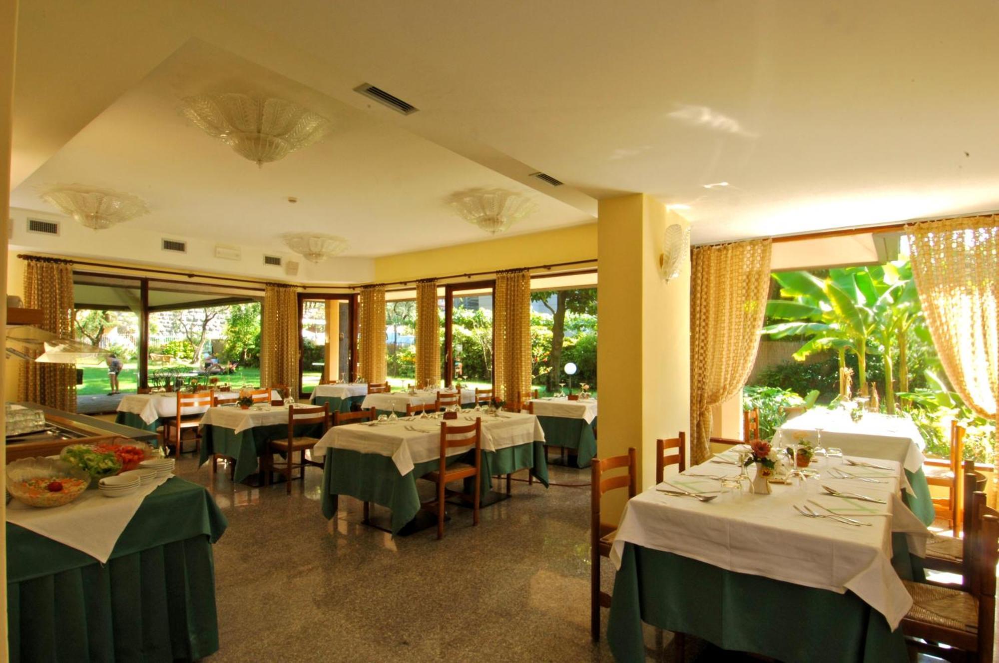 Hotel Elisabetta Torbole Sul Garda Екстер'єр фото